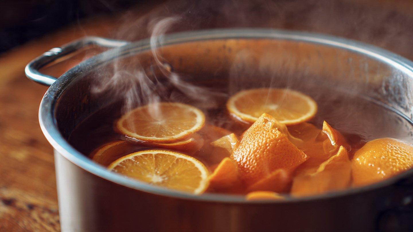 How boiling orange peels instantly freshens the whole house and leaves a long-lasting natural scent