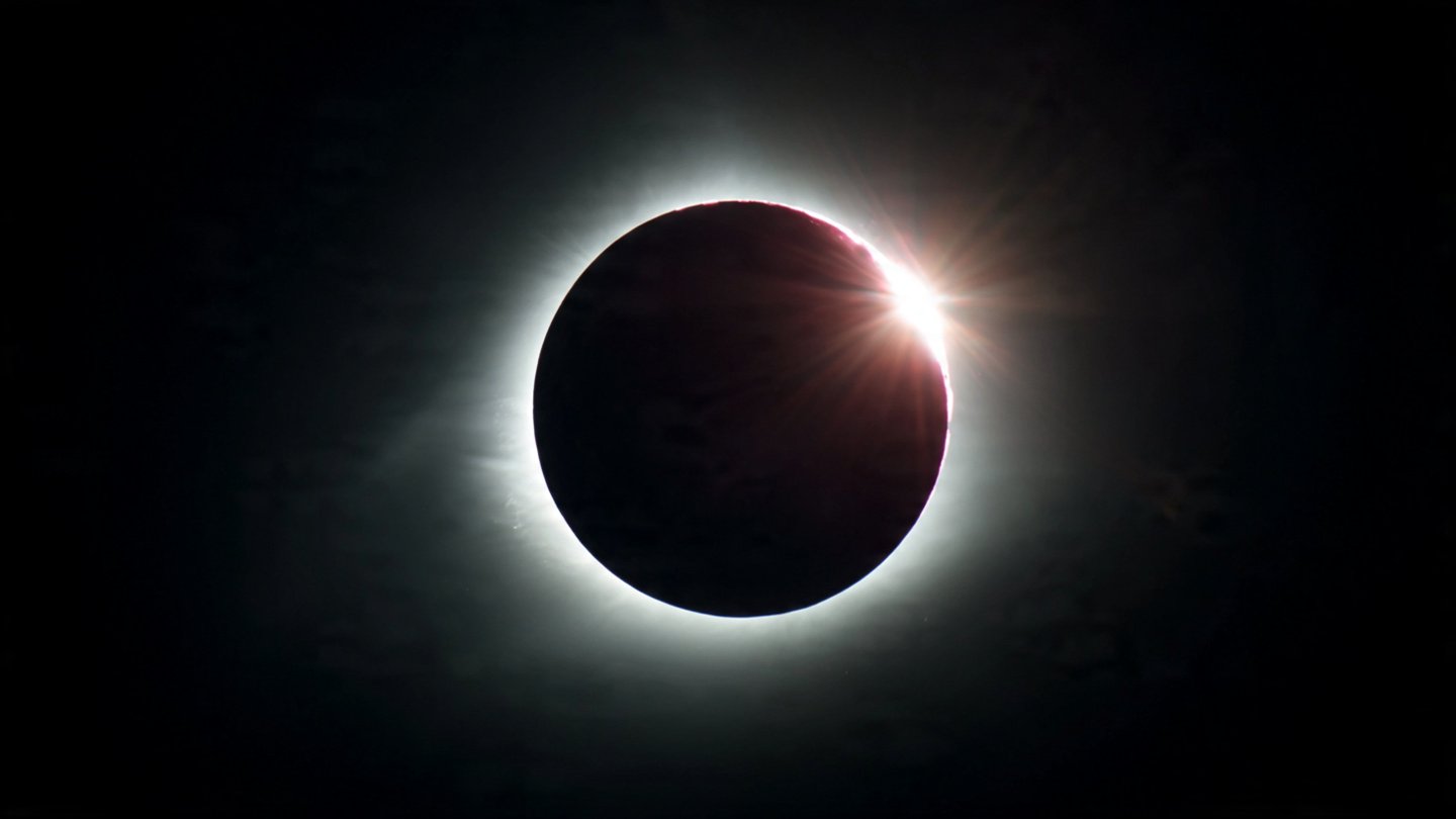 Day will turn into night : the longest solar eclipse of the century is already scheduled and its extraordinary duration is astonishing scientists