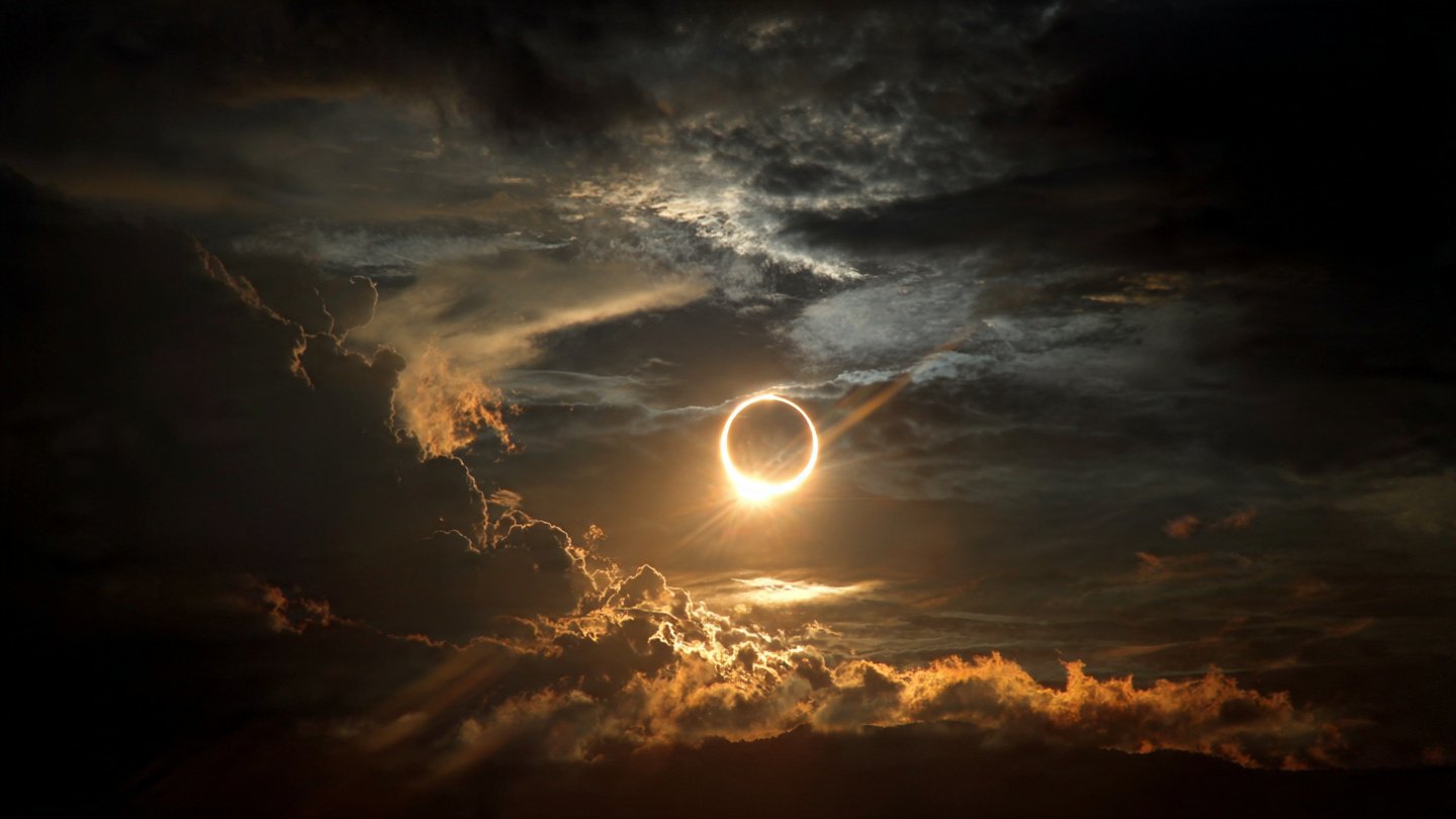 Day will turn into night : the longest solar eclipse of the century is already scheduled and its extraordinary duration is astonishing scientists